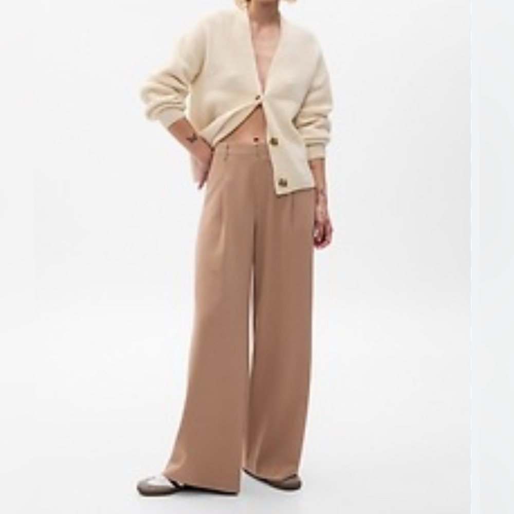 Gap High Rise Wide Leg Pleated Trouser